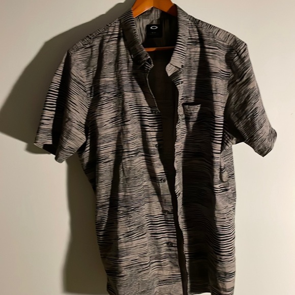 Oakley xl short sleeve button up - Picture 1 of 2